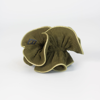 Jessie Crepe Scrunchie i Army grøn fra le mosch