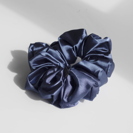 silk mega scrunchie I navy fra le mosch