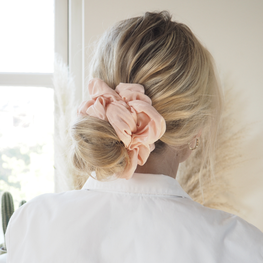mega scrunchie fra le mosch i peach eller nude