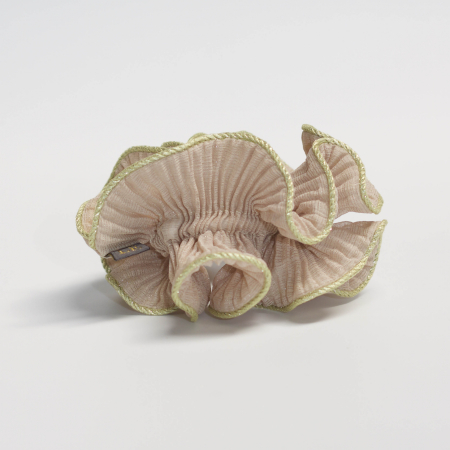 Hanne Scrunchie i Glitter creme fra le mosch