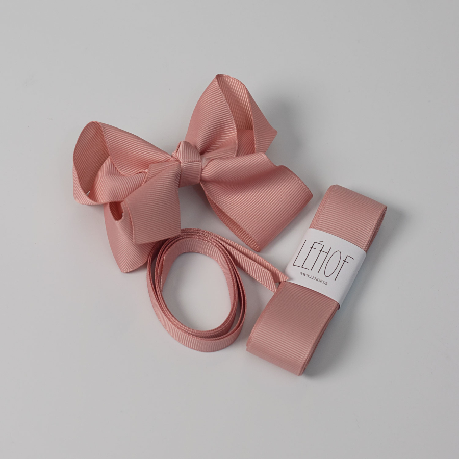 mørk pudder dåbsbånd fra lehof