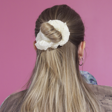 nikaka mega scrunchie i creme fra le mosch