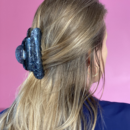 Mega Heaven hårklemme i Marmor Sort fra LÉ MOSCH,