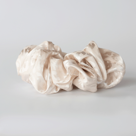 creme farvet mega scrunchie fra le mosch