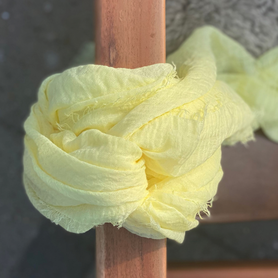 Sully Tørklæde i gul i håret fra le mosch
