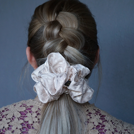 creme farvet mega scrunchie fra le mosch