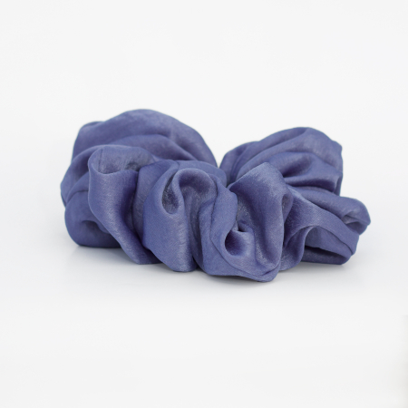 bella mega scrunchie i denim blå fra le mosch