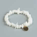 Lucky Armbånd i Hvid Pearl Shell Chip fra le mosch