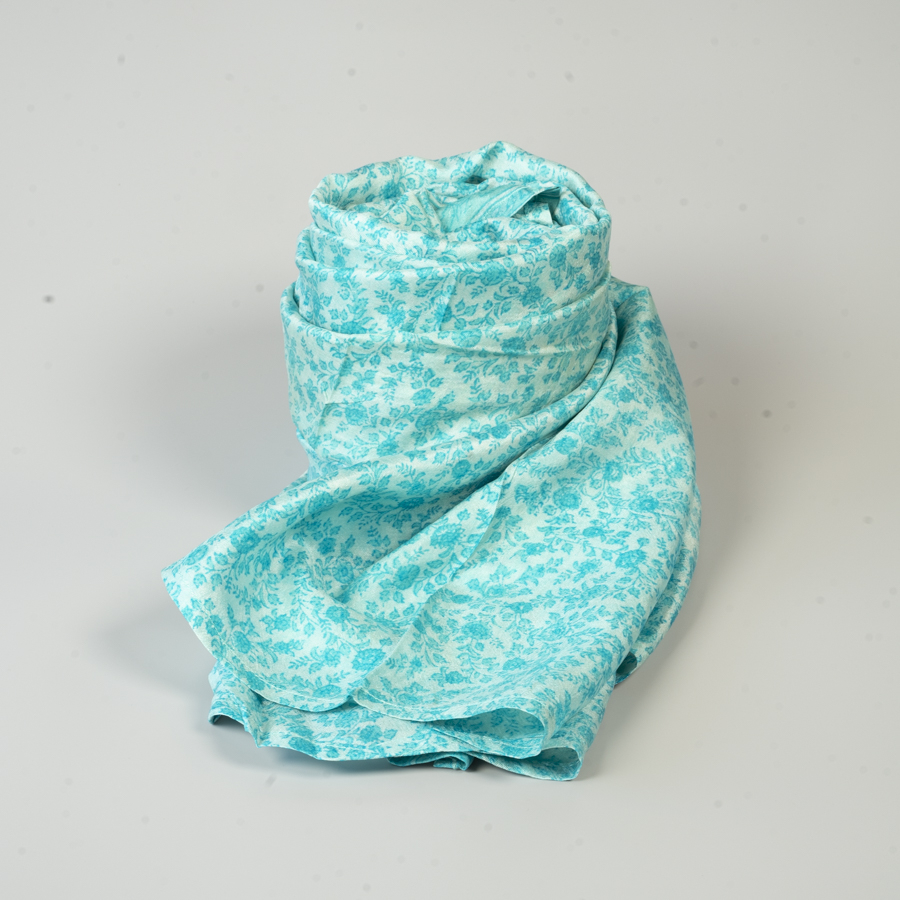 Nitin tørklæde fra LE MOSCH i blød silke og i et unika design med vintageinspiration. Et bæredygtig valg til enhver garderobe.