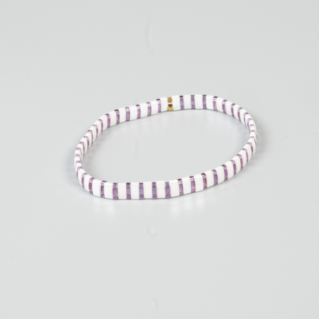 Xia armbånd i lilla og hvid med flade perler i sten fra le mosch
