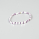 Xia armbånd i lilla og hvid med flade perler i sten fra le mosch