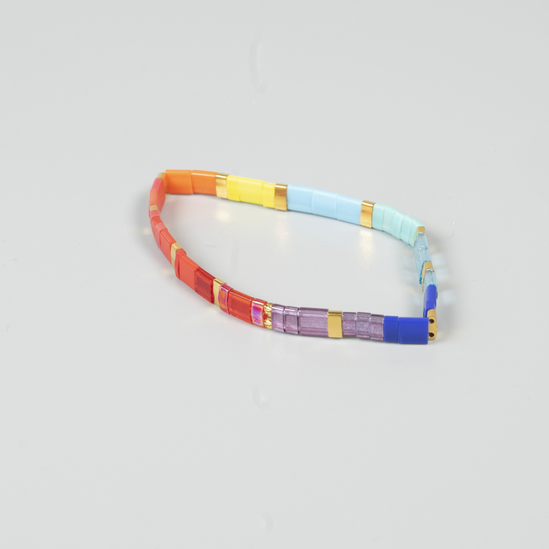 Xia armbånd i regnbuefarver fra le mosch