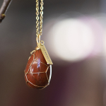 Krystal æg i Rød Jaspis 3x2 cm fra le mosch