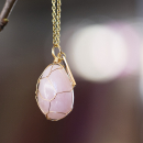 Krystal æg i Rosakvarts 3x2 cm fra le mosch Krystal æg i Rosakvarts 3x2 cm fra le mosch