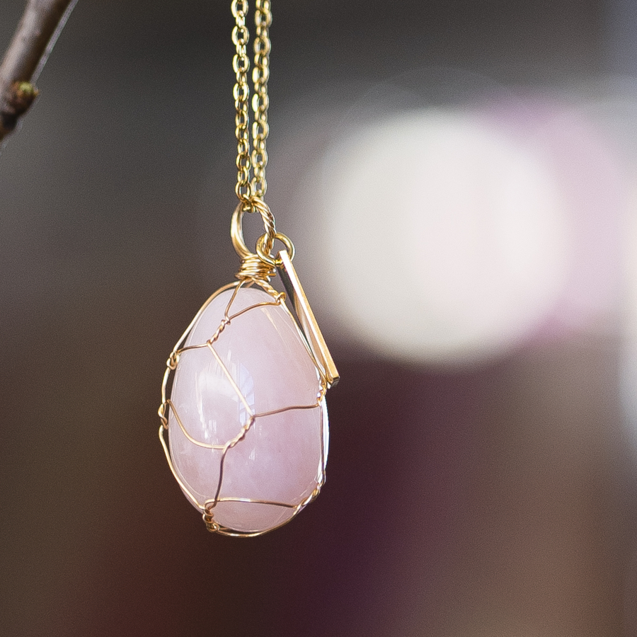 Krystal æg i Rosakvarts 3x2 cm fra le mosch