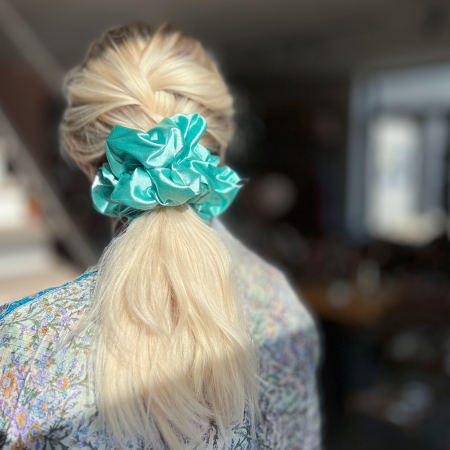 Silk MEGA Scrunchie i Mint fra le mosch