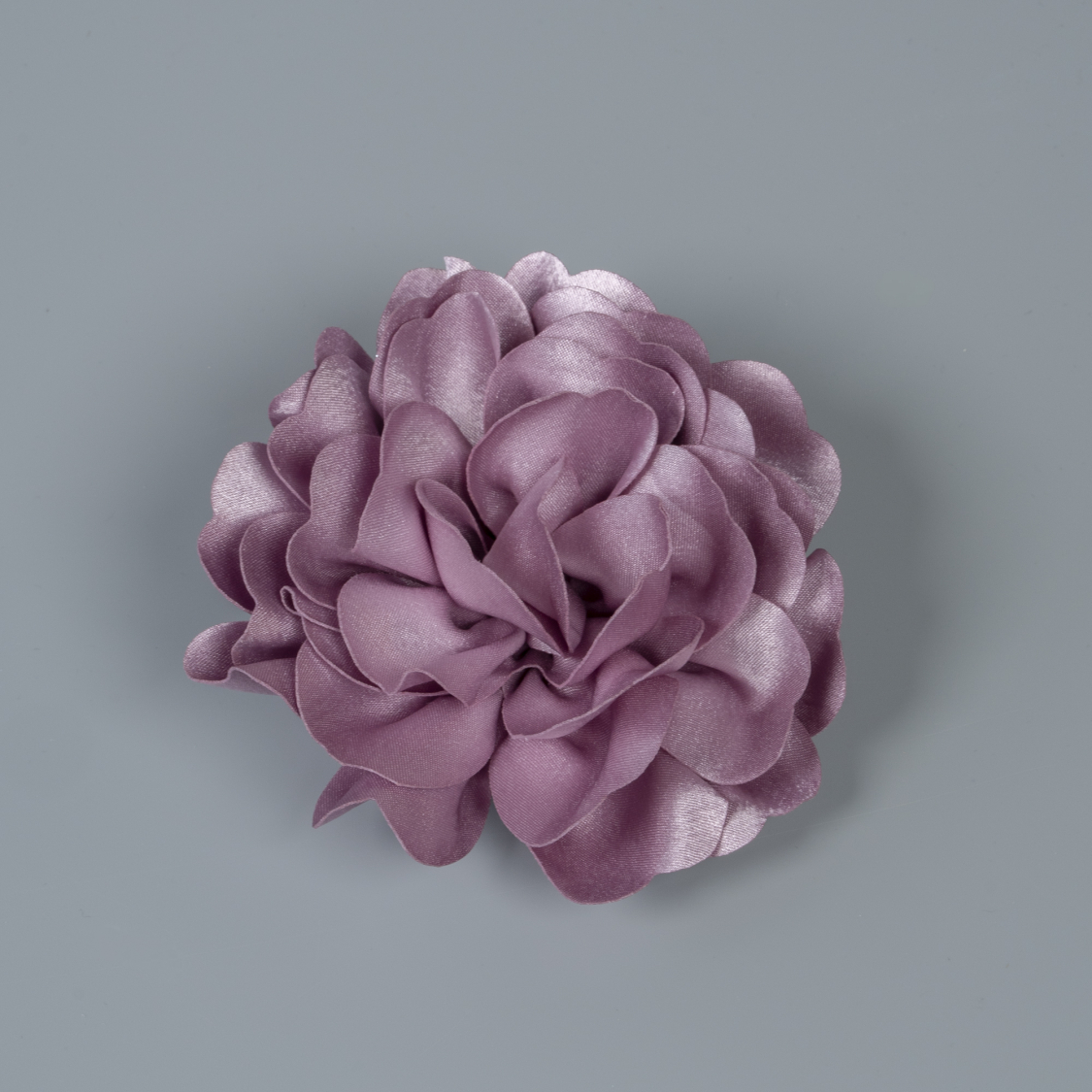 Satin Blomster broche klemme I Lavendel fra le mosch