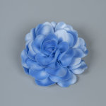 Satin Blomster broche I Lyseblå fra le mosch