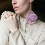 Organza Blomster broche I Lilla fra le mosch