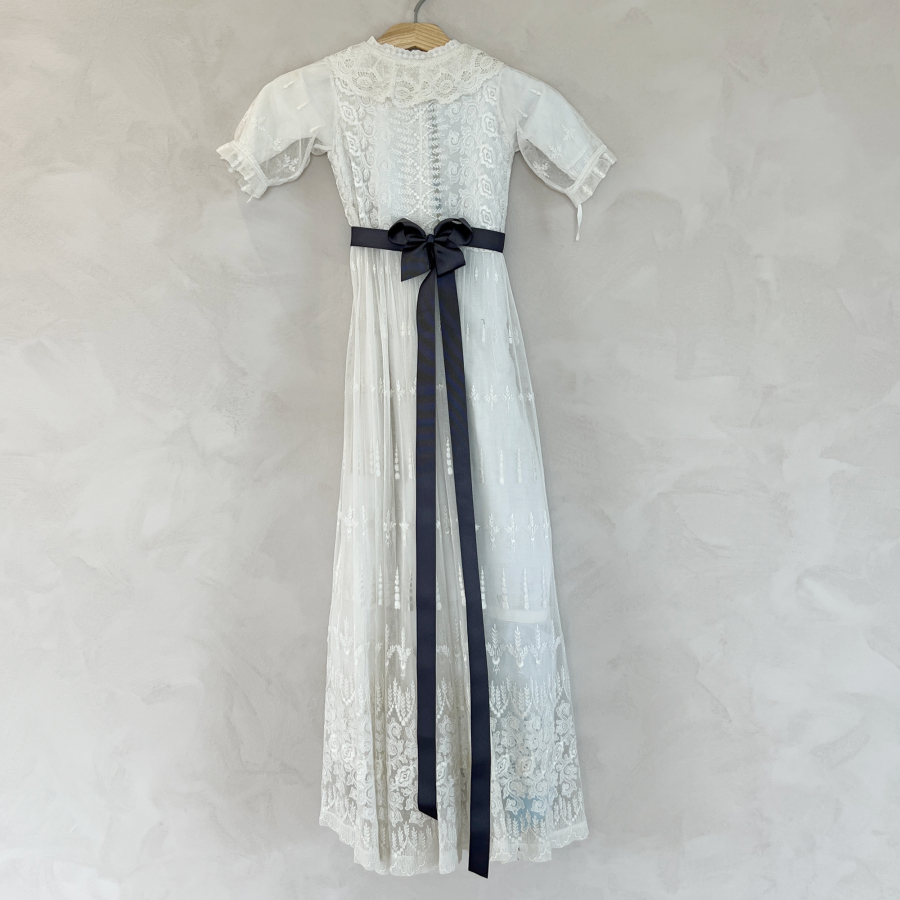 bånd til dåbskjole i ANTRAZIT grå fra LEHOF og le mosch