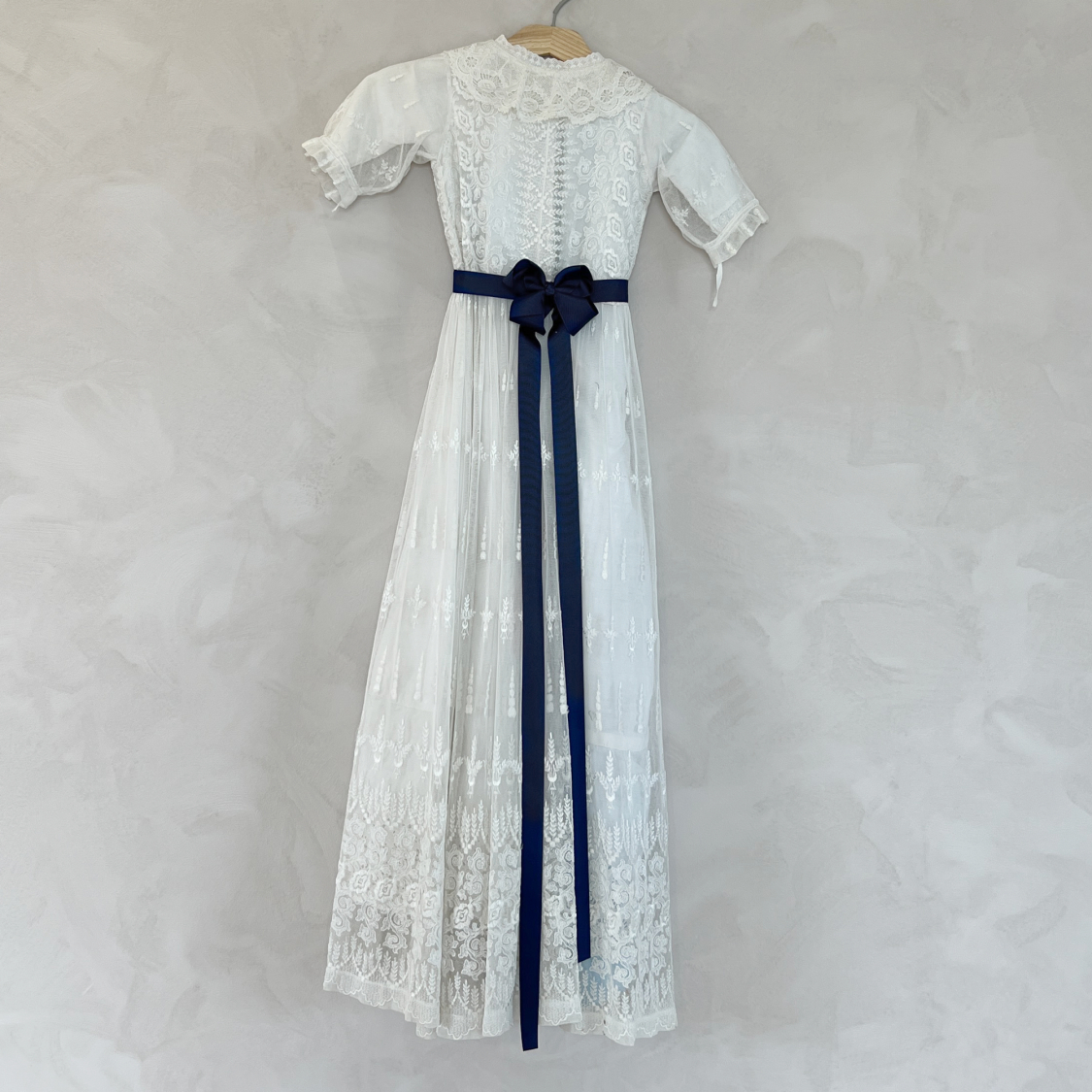 bånd til dåbskjole i MØRK BLÅ fra LEHOF og lemosch