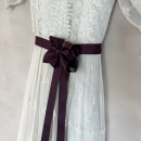 bånd til dåbskjole i AUBERGINE fra LEHOF og le mosch