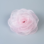 Stor Organza Blomst I Rosa 16 cm fra LÉ MOSCH, 