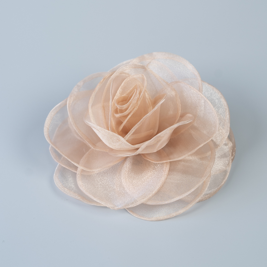 Stor Organza Blomster broche I Champagne 16 cm fra le mosch
