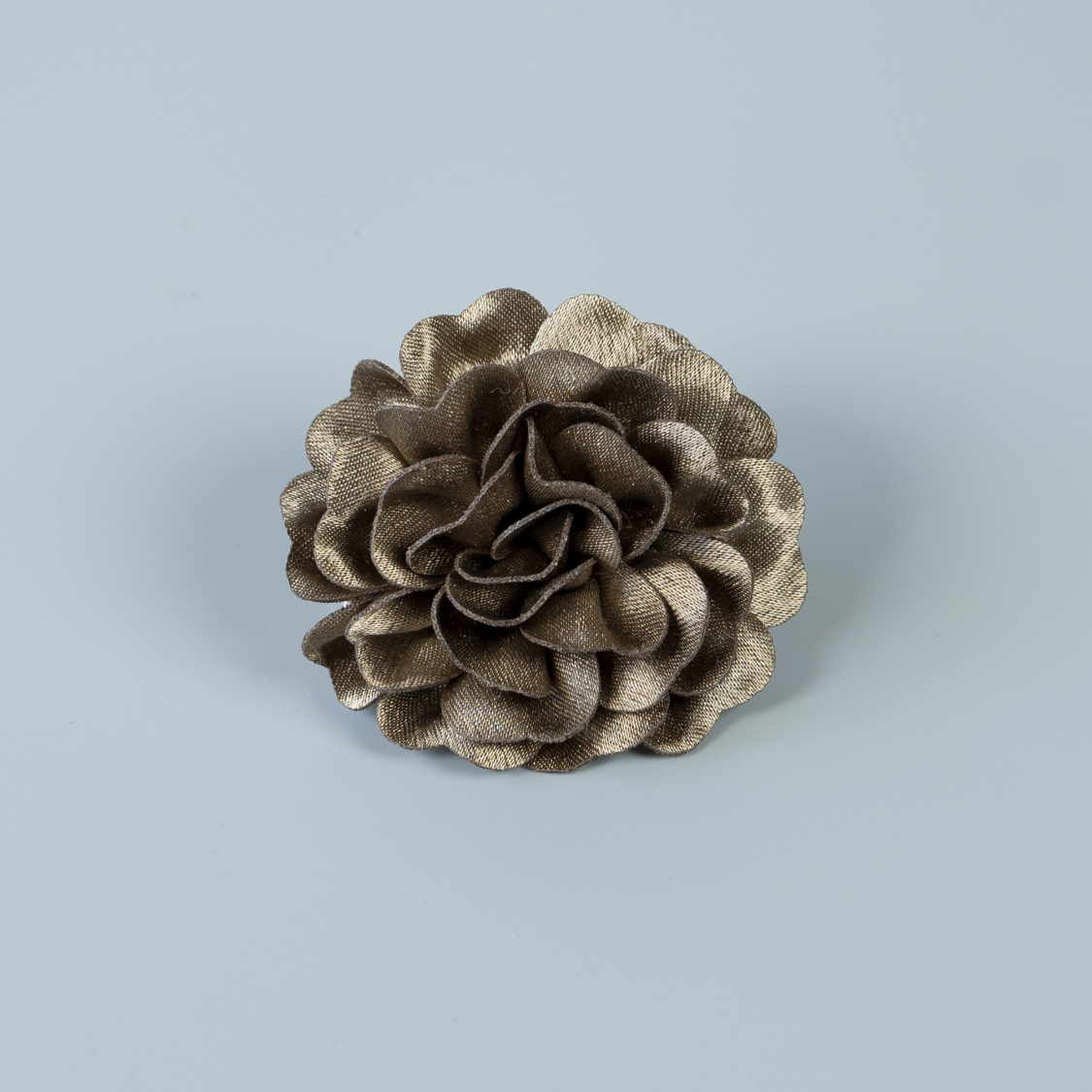 Petit Satin Blomst I Mocca 6,5 cm Fra le mosch