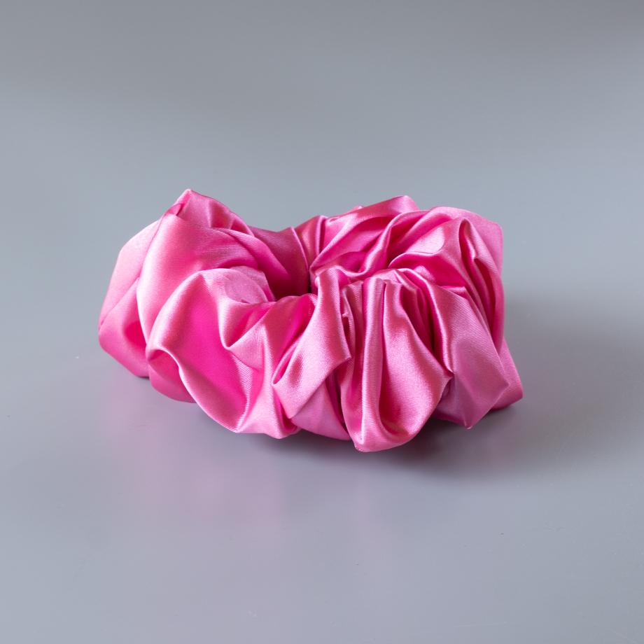 Silk MEGA Scrunchie i Bubblegum Pink fra le mosch