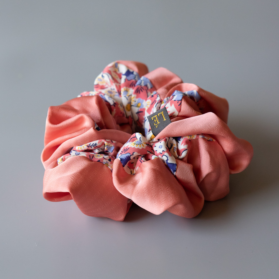 Sally MEGA Scrunchie i Peach fra le mosch