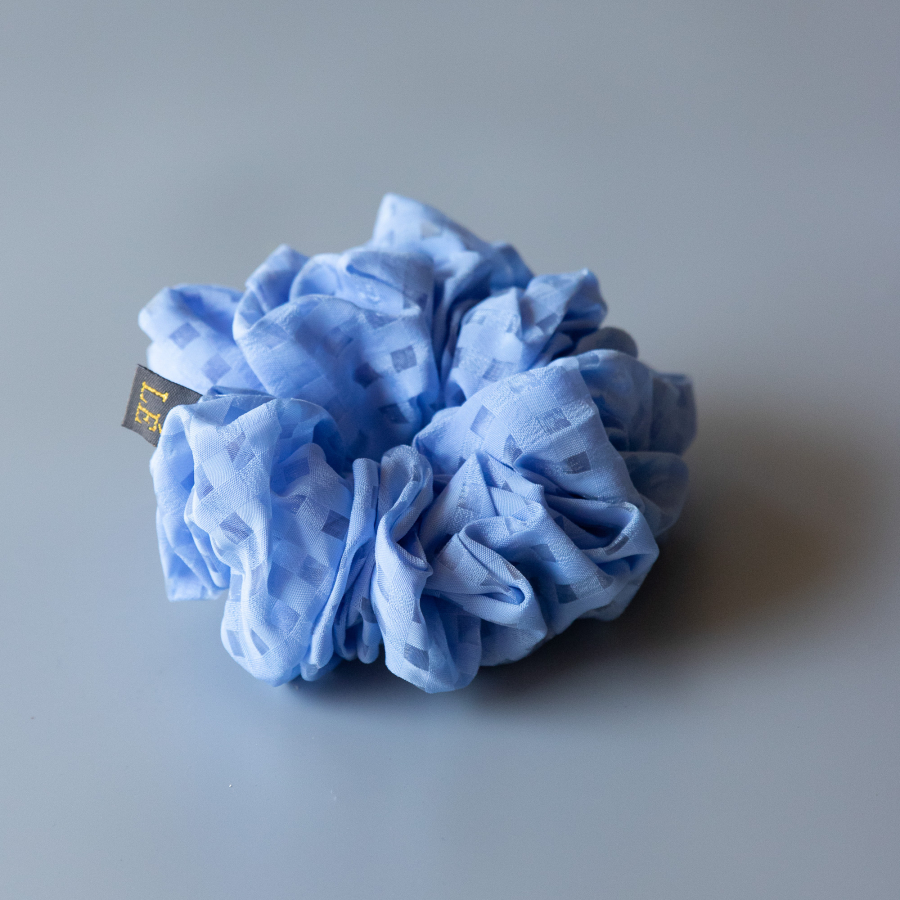 Sofie MEGA Scrunchie i Lys Blå fra le mosch