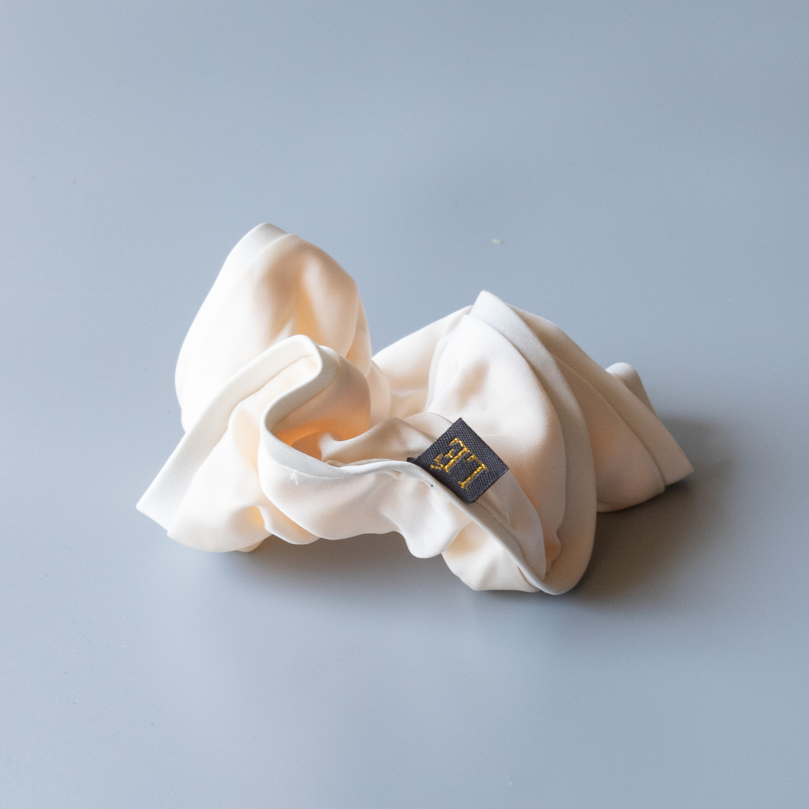 Clive MEGA Scrunchie i Creme fra le mosch
