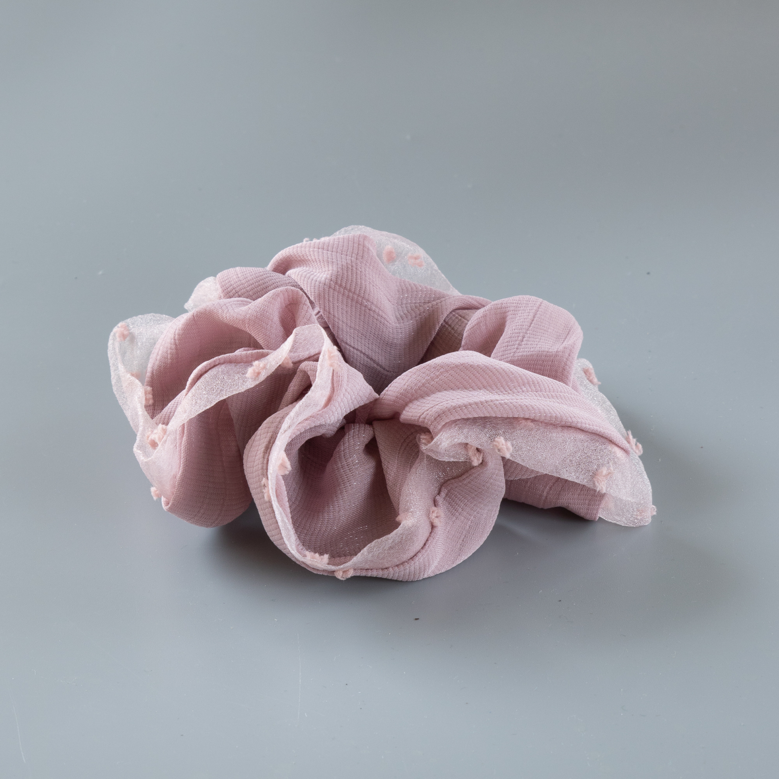 Andrea Scrunchie i Pudder fra le mosch