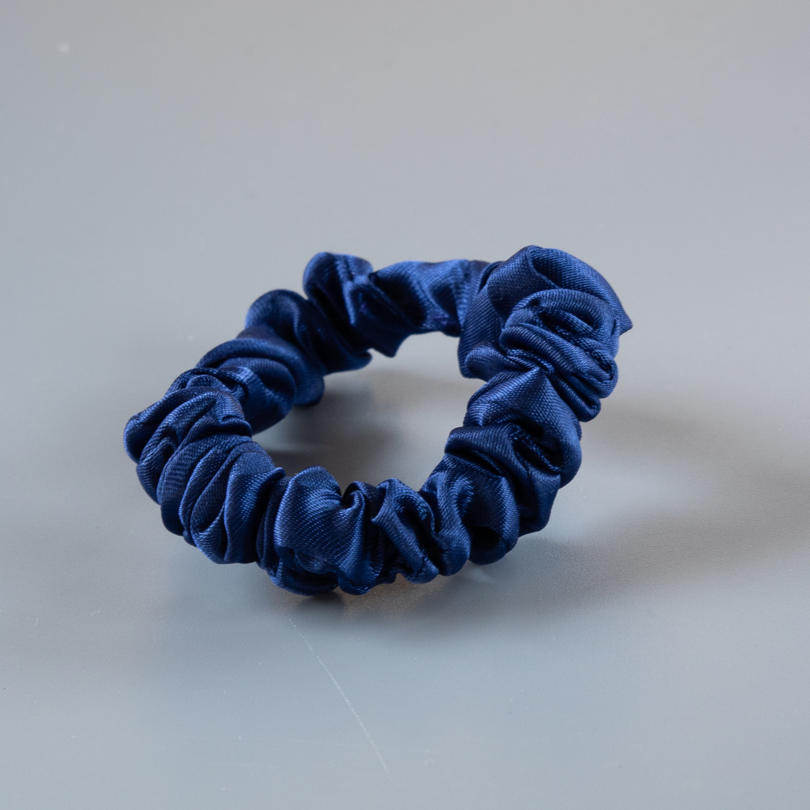 Lula Petit Scrunchie no 31 i Navy Blå fra le mosch