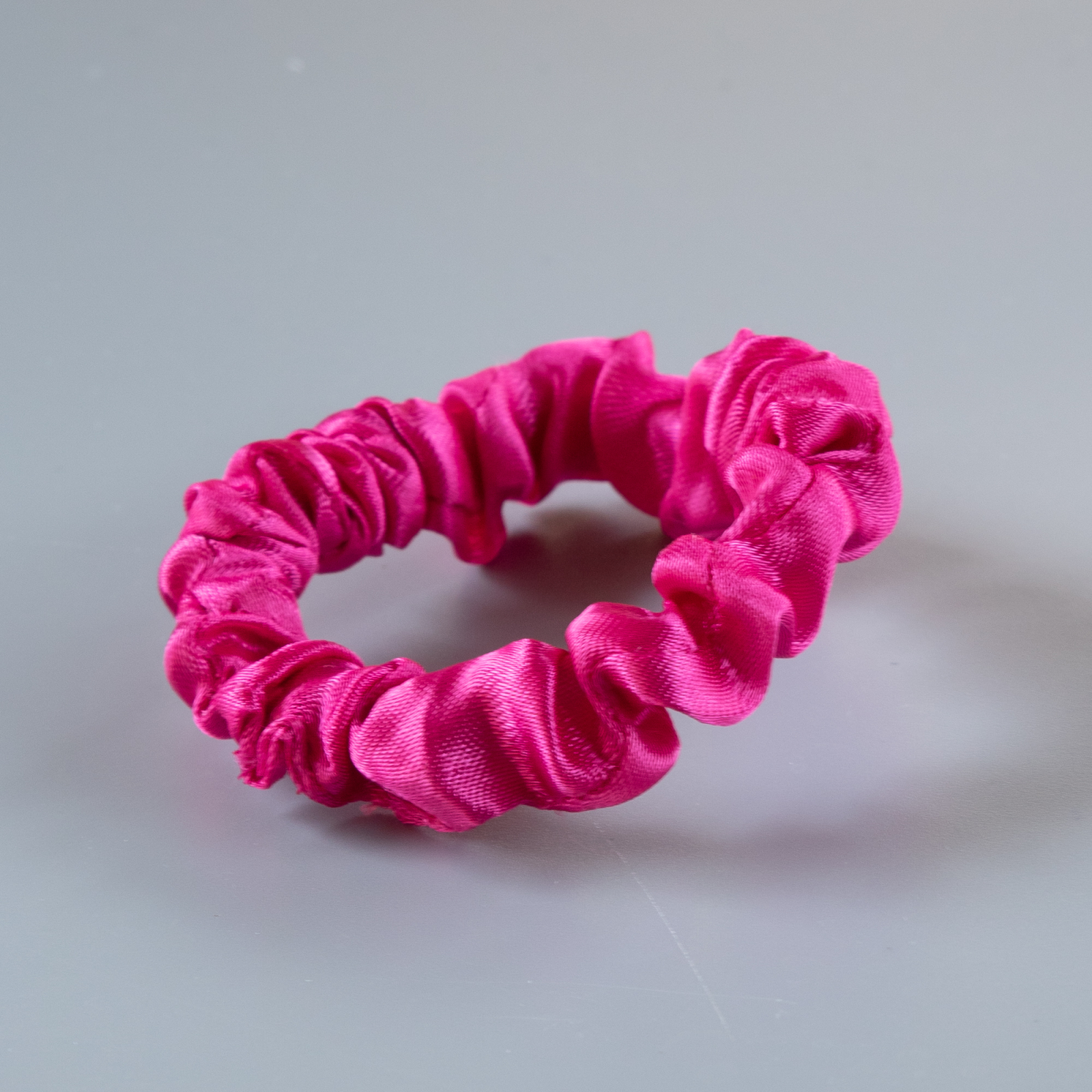 Lula Petit Scrunchie no 114 i Lipstick fra le mosch