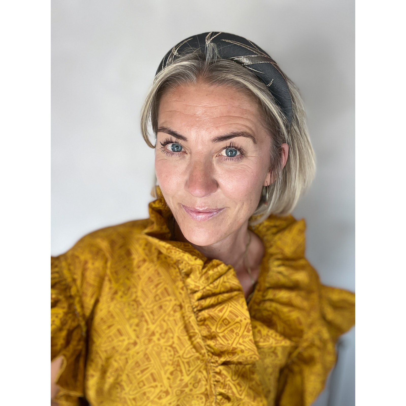 Isolde hårbøjle i Grå fra le mosch