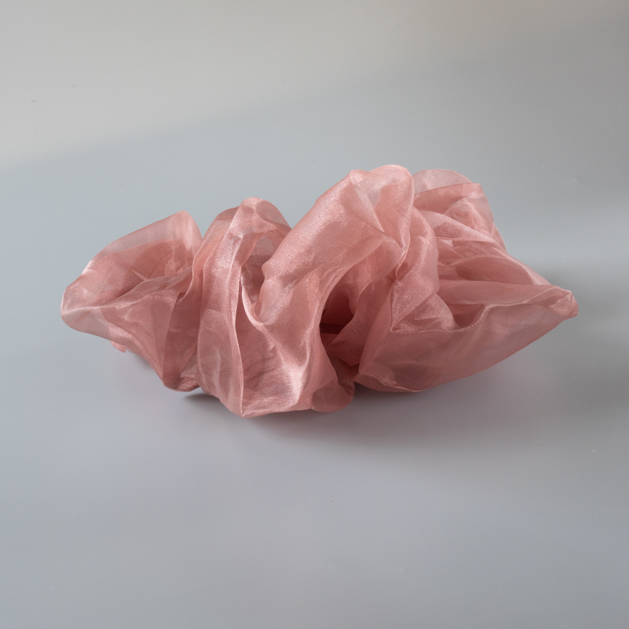 Organza Giga Scrunchie i Pudder fra le mosch