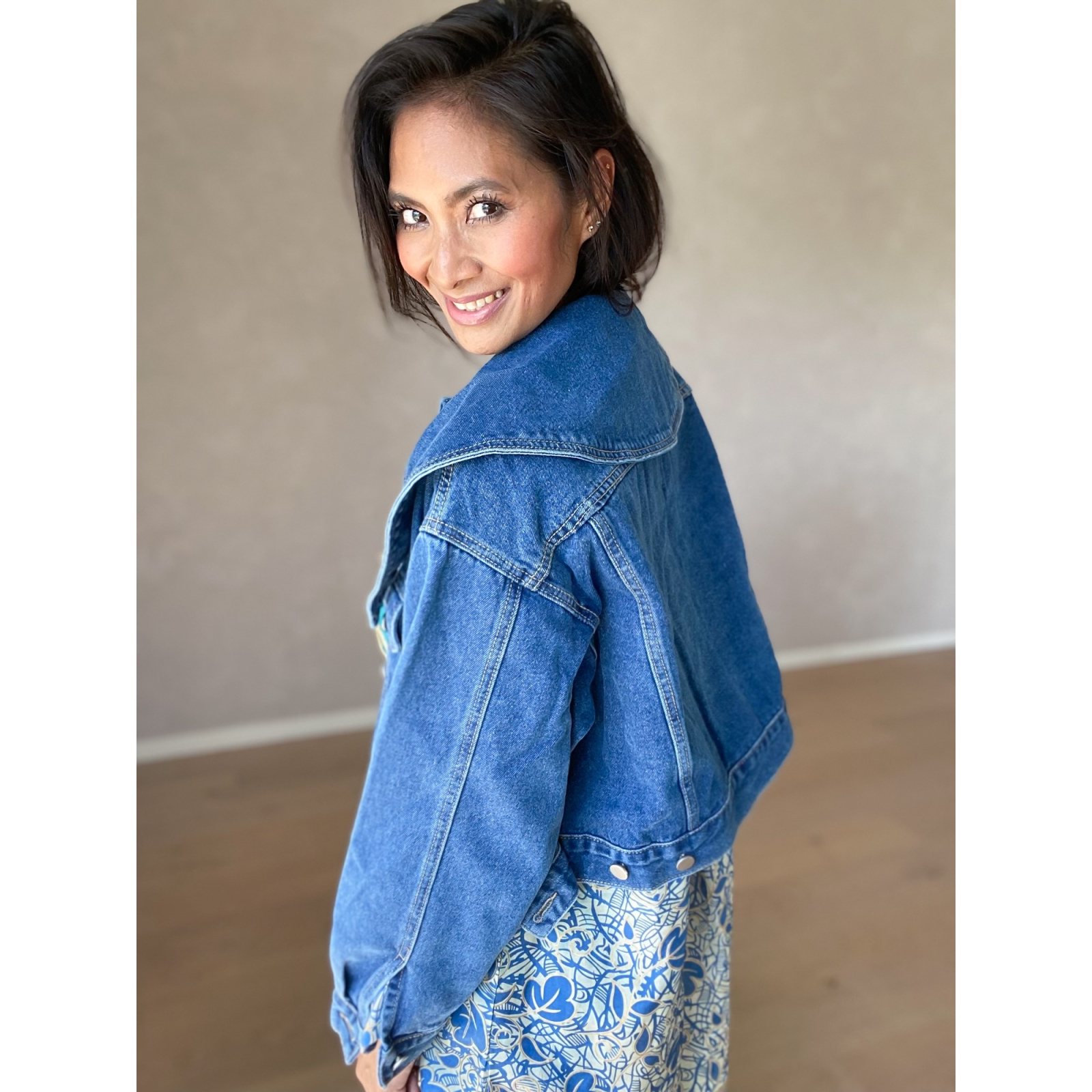 Alba kort denim jakke med krave fra le mosch