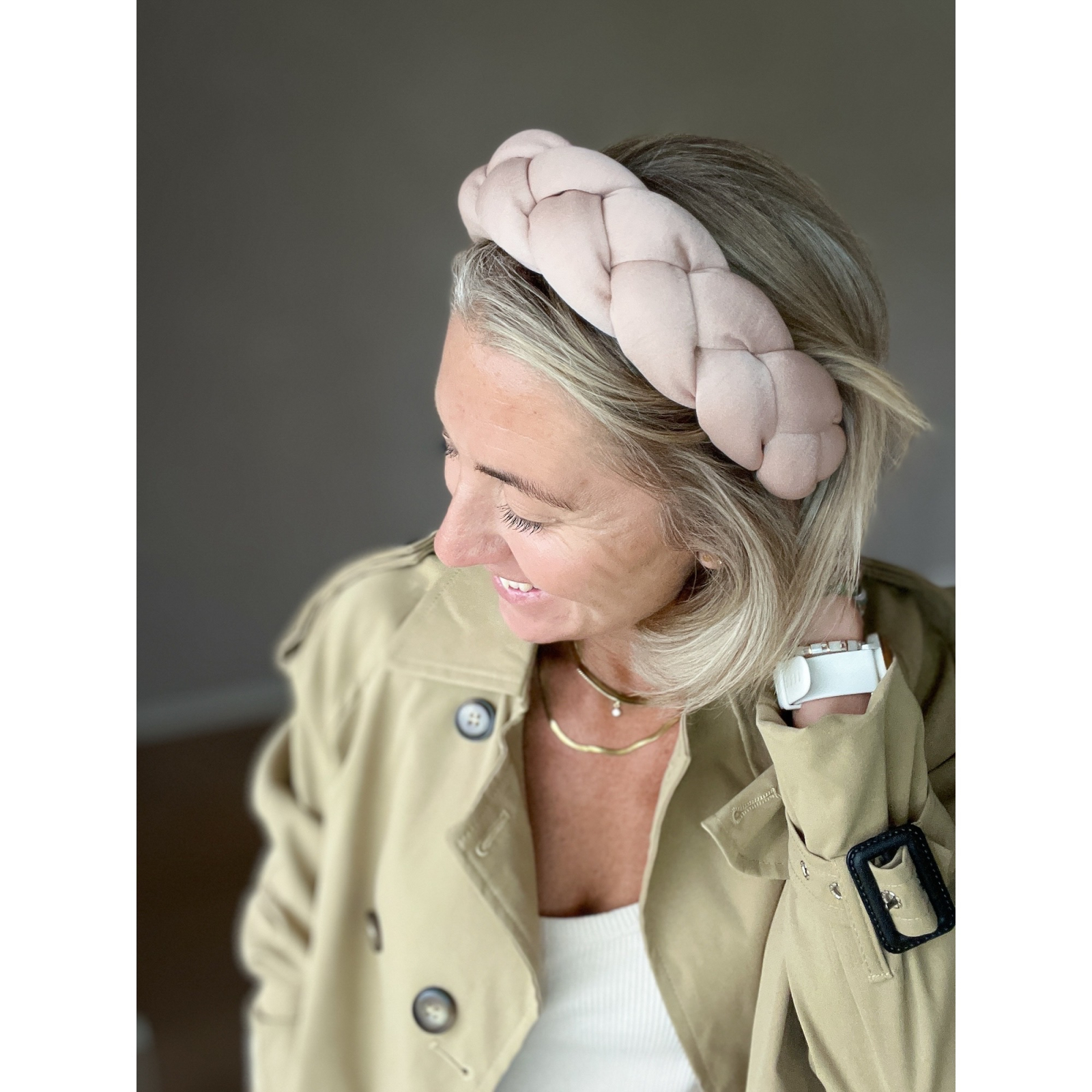 Polly hårbøjle i Beige flet fra le mosch