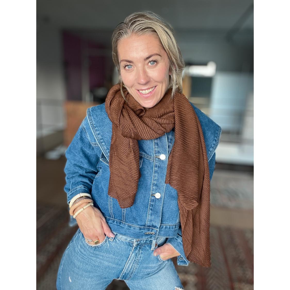 Kelly Tørklæde i Brun fra LÉ MOSCH, dejligt riflet tørklæde, 