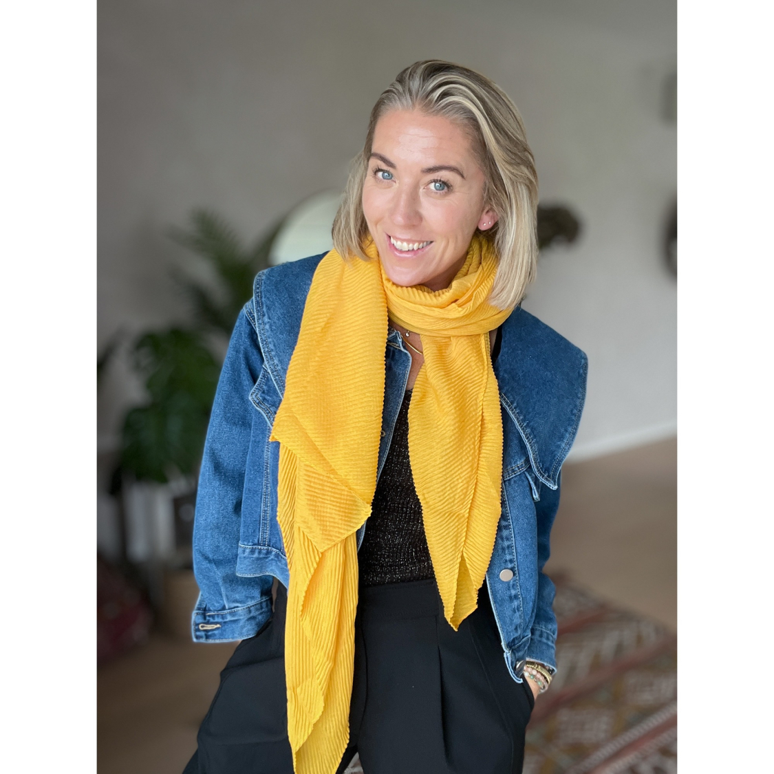 Kelly Tørklæde i Gul fra le mosch