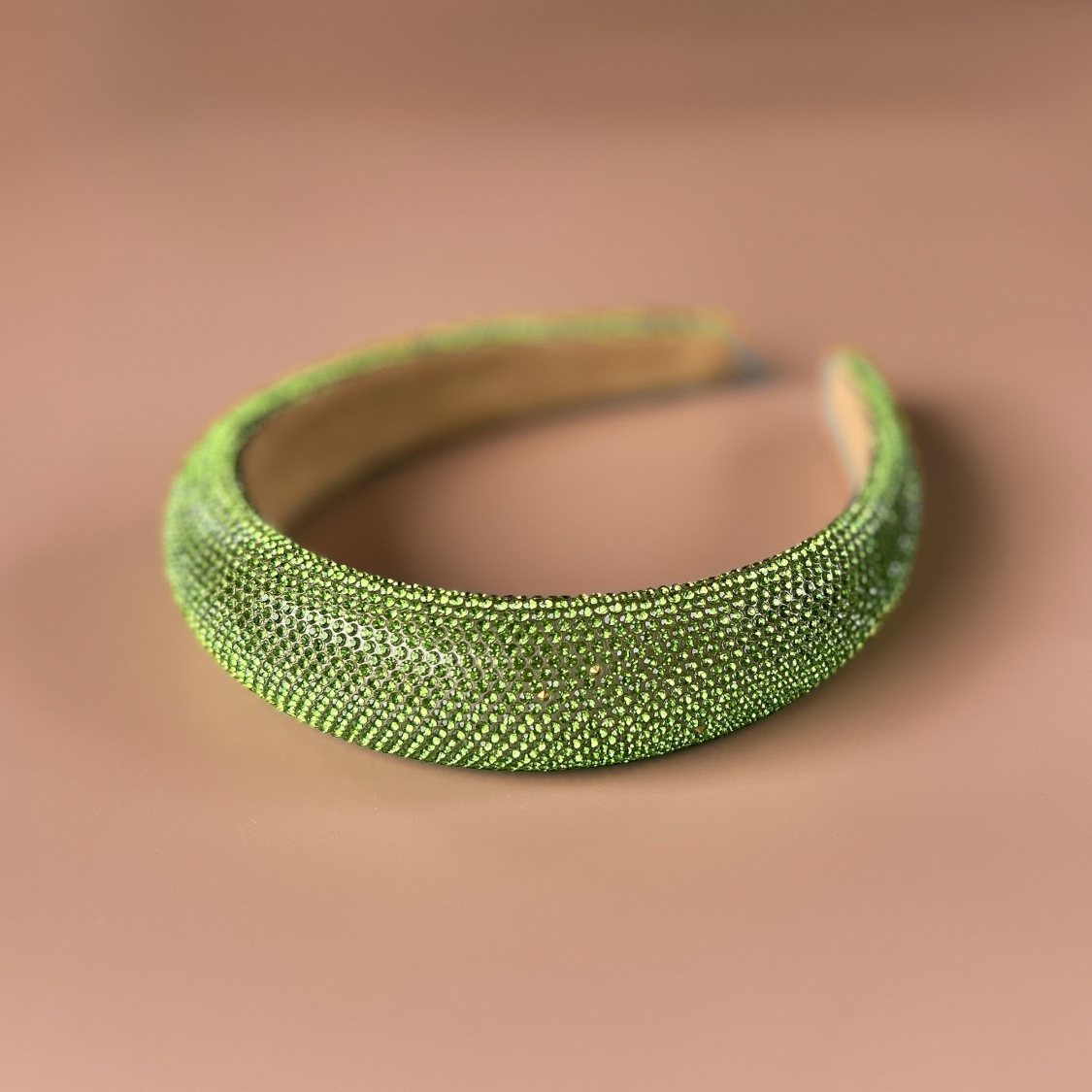 Simi hårbøjle med rhinsten i LYSEGRØN fra le mosch