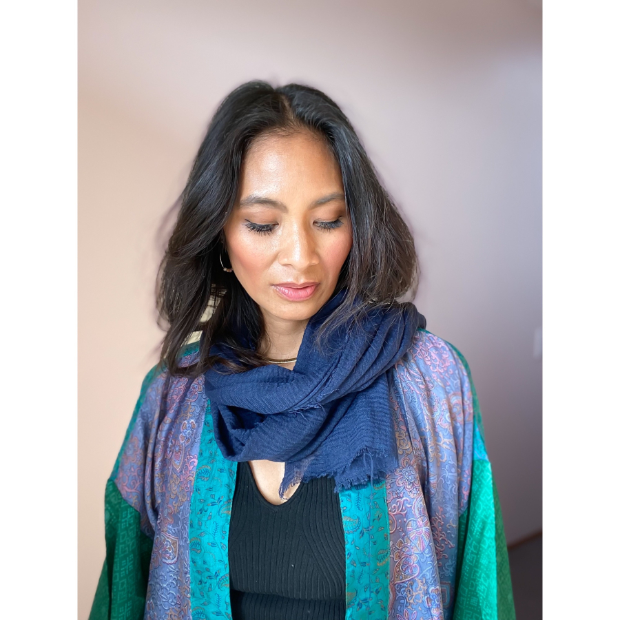 Sully Tørklæde i Navy #12 fra le mosch