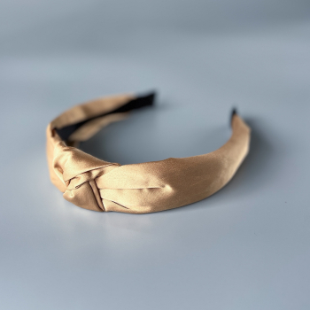 Nadia hårbøjle i Latte Satin fra le mosch