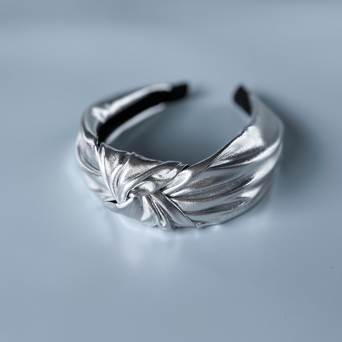 Nadia hårbøjle i Sølv Look fra le mosch