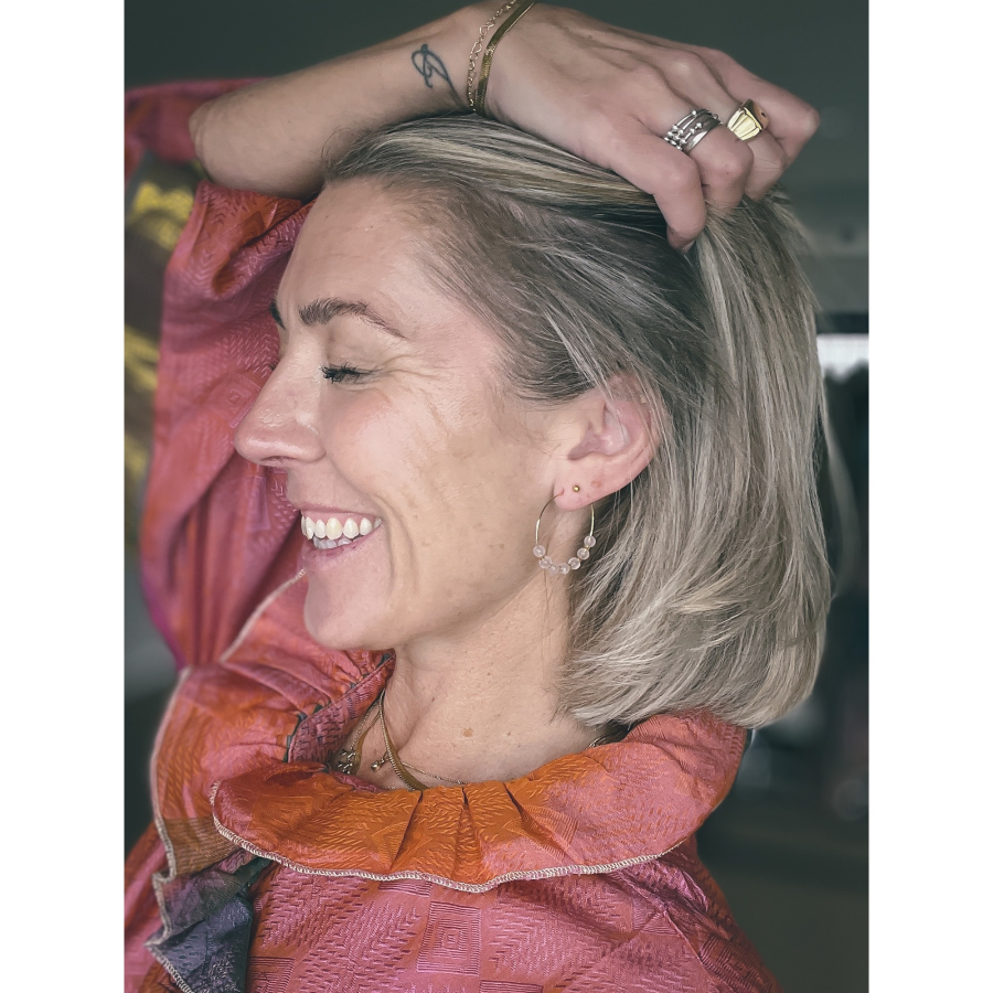 Maja Hoops med sten i rosa fra le mosch