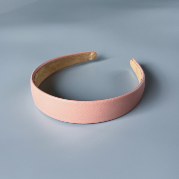 Maj hårbøjle i Rosa - flad hårbøjle med PU fra LE MOSCH Maj hårbøjle i Rosa - flad hårbøjle med PU fra LE MOSCH