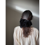 Juliet sløjfe hårspænde i sort velour fra le mosch