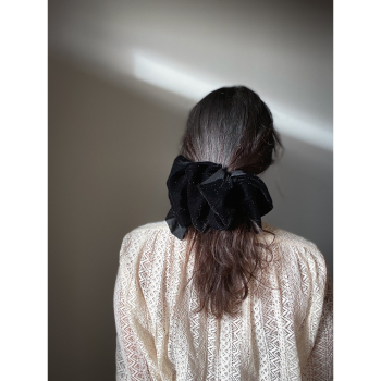 Juliet sløjfe hårspænde i sort velour fra le mosch Juliet sløjfe hårspænde i sort velour fra le mosch